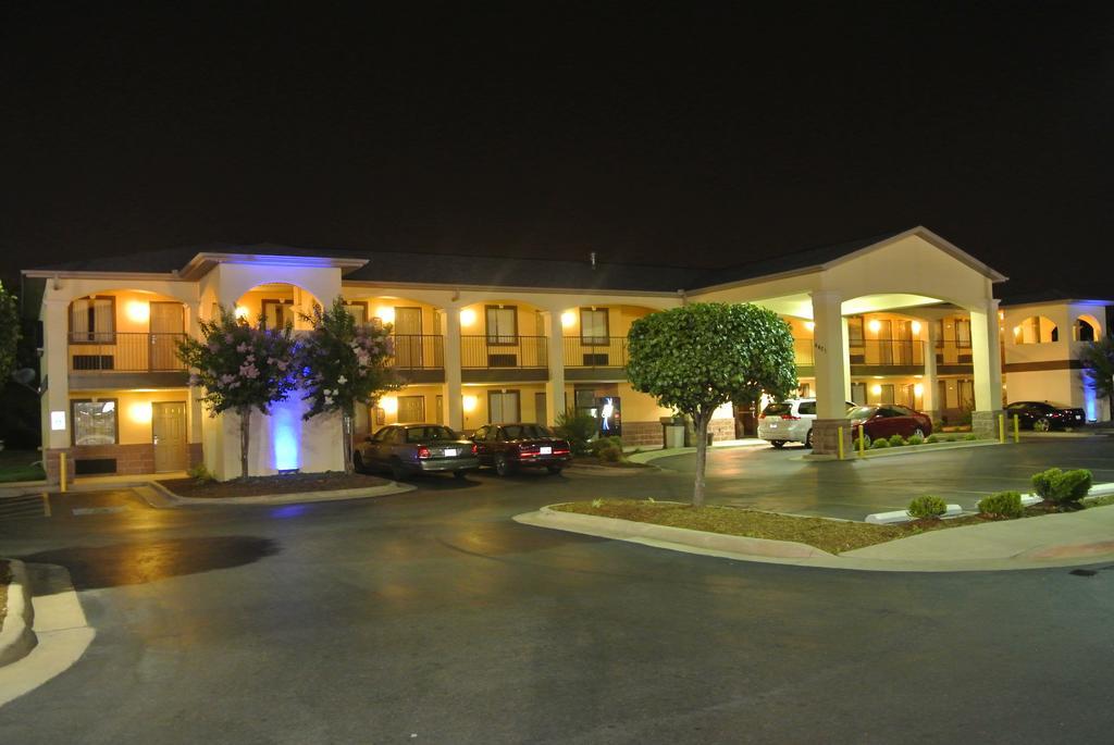 Americas Best Value Inn And Suites Little Rock Exteriör bild